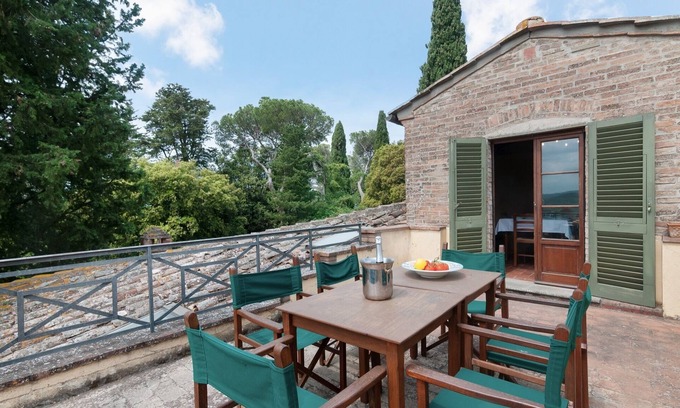 Montespertoli House | Apartment 'La Torre' with Shared Pool, Private Terrace & Wi-Fi