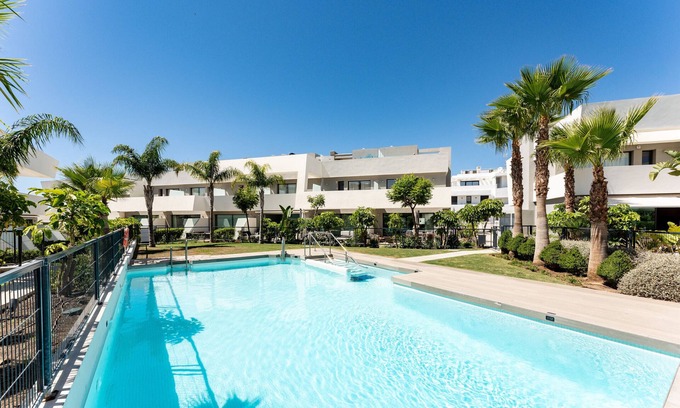 La Cala de Mijas Apartment | Apartment 'La Valvega De La Cala Lift Indoor' with Shared Pool, Wi-Fi and Air Conditioning