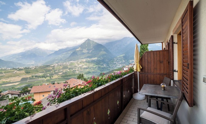 Schenna Apartment | Apartment "Laugen Rainegg" with Mountain View, Wi-Fi, Garden & Balcony