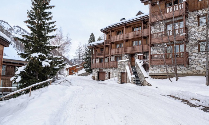 Val-d'Isere Apartment | Apartment 'Le Châtelard' with Mountain View, Private Terrace and Wi-Fi