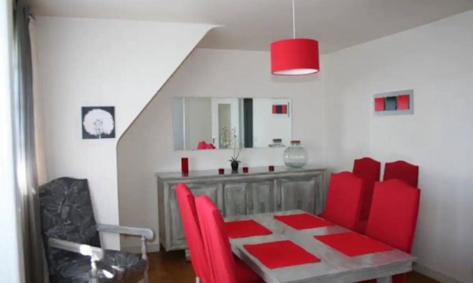 Sarzeau Apartment | Apartment 'Le Goéland' with Shared Pool, Shared Terrace and Wi-Fi