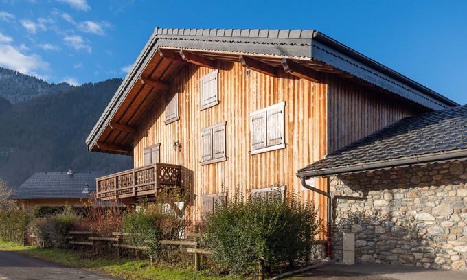 Samoens Apartment | Apartment 'Le Lou Clerouzy - 6 Personnes' with Mountain View, Balcony and Wi-Fi