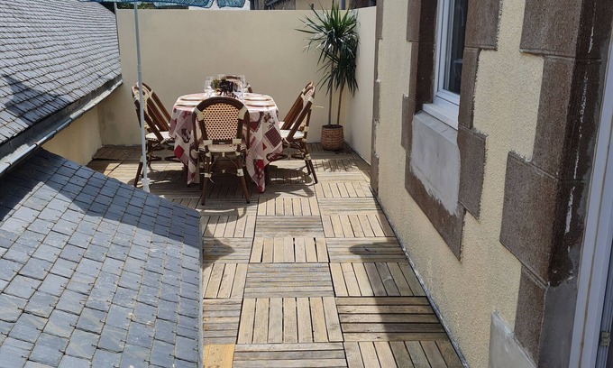Pleudaniel Apartment | Apartment 'Le Sérénade' with Private Terrace and Wi-Fi