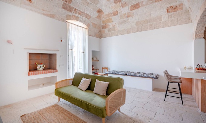 Conversano Apartment | Apartment 'Lemos' with Private Terrace, Wi-Fi and Air Conditioning