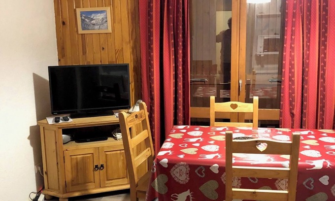 Valloire Apartment | Apartment 'Les Bergers 71' with Mountain View and Balcony