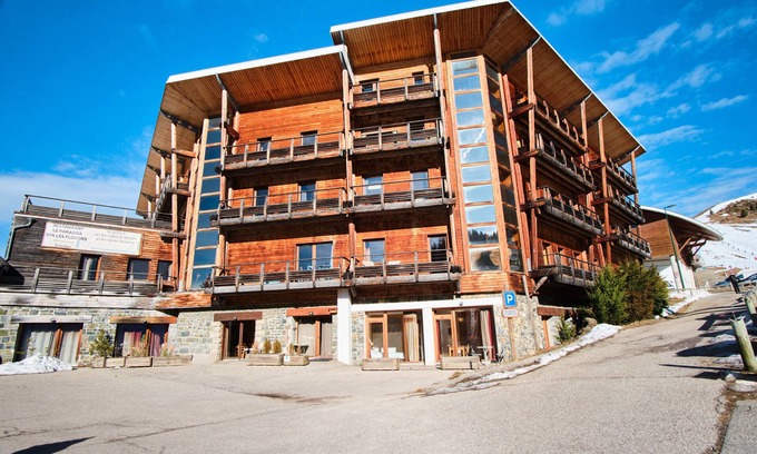 Chamrousse Apartment | Apartment 'Les Flocons' with Mountain View
