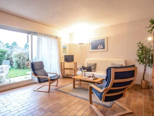 Carnac Apartment | Apartment Les Galiotes-2 by Interhome