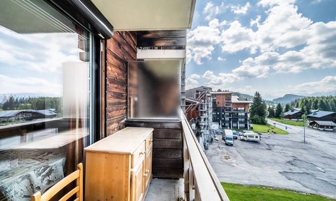 Le Praz de Lys Apartment | Apartment 'Les Pralyssimes' with Mountain View and Balcony