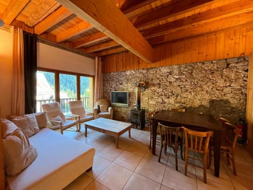 Oz-en-Oisans Apartment | Apartment Les Rousses 3 minutes from Alpe dHuez Grand Domaine via Oz en Oisans