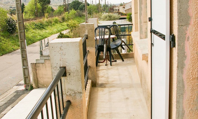 Saint-Salvayre Apartment | Apartment "Les voyages de Romane" with balcony.