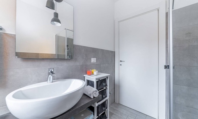 San Leonardo Apartment | Apartment located on the first floor of a building with a lift (NOT suitable for the disabled).In 73 square meters of space, it comfortably accommodates 6 people with a double bedroom, a second with two single beds and a double sofa bed in the living roo
