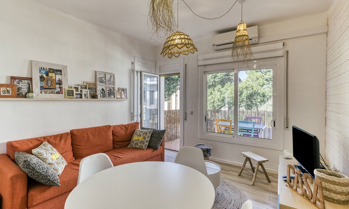 Roses Town Center Apartment | Apartment 'Londres' with Shared Pool, Wi-Fi and Air Conditioning