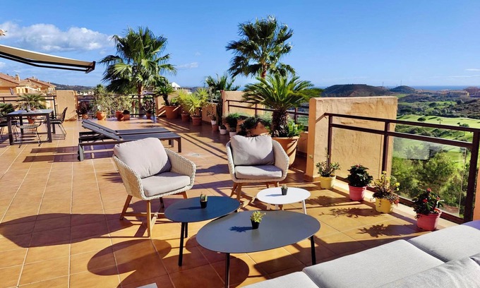 Mijas Apartment | Apartment 'Luxurious Penthouse with 150m2 Terrace', Pool, Wi-Fi & A/C