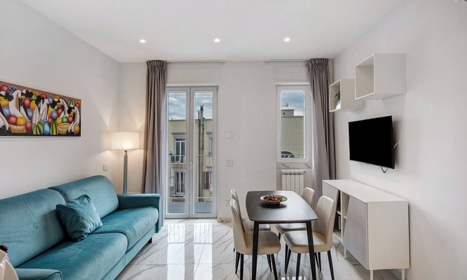 Chiaia Apartment | Apartment 'Luxury - Zona Lungomare' with Balcony, Wi-Fi and Air Conditioning