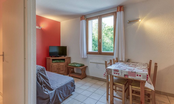 Le Bourg-d'Oisans Apartment | Apartment "Lynx" with Mountain View, Shared Garden and Wi-Fi