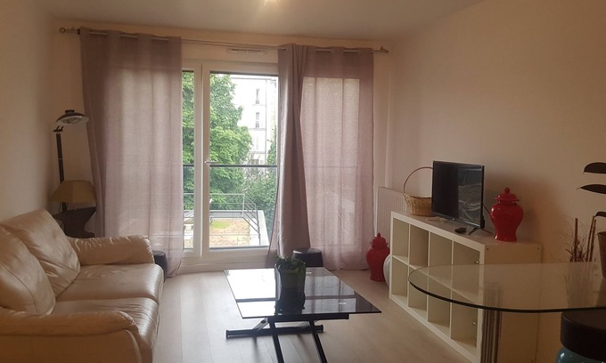 Pantin Apartment | Apartment métro hoche limite Paris
