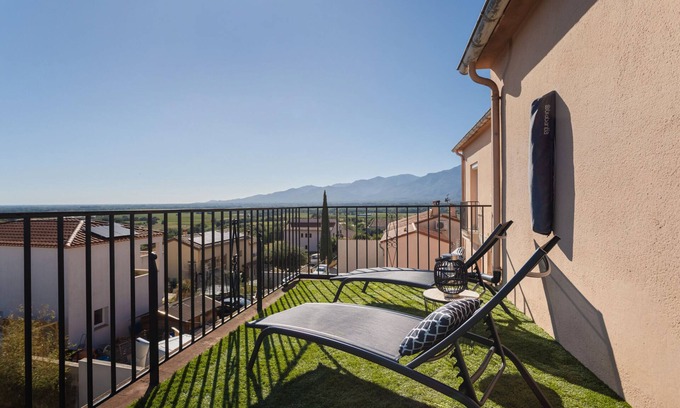 Banyuls-dels-Aspres Apartment | Apartment 'Mar I Munt' with Sea View, Wi-Fi and Air Conditioning