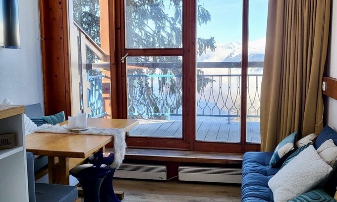 Arc-1800 Apartment | Apartment Mezzanine Perriand Arcs 1800 Valley View
