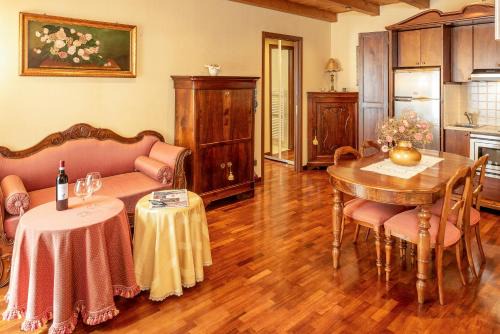 Old Town Apartment | Apartment Manzoni Bardolino Center