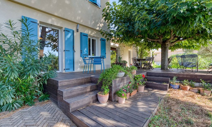 Clapiers Apartment | Apartment 'Mas Chloro-Phil' with Shared Terrace, Wi-Fi and Air Conditioning