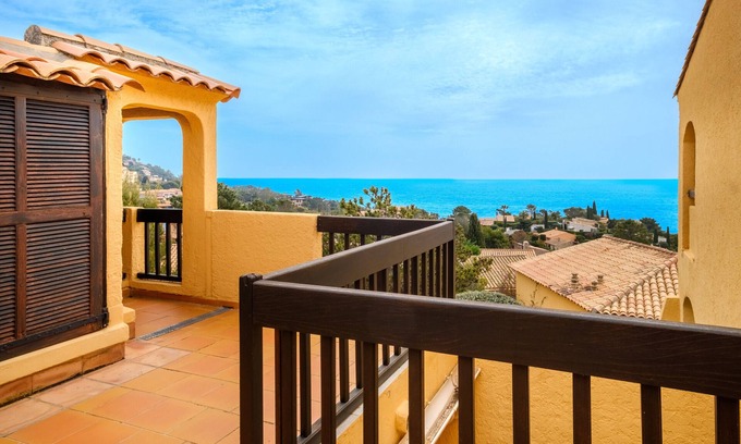 Theoule-sur-Mer Apartment | Apartment 'Mas De La Mer T2 Mezzanine' with Air Conditioning