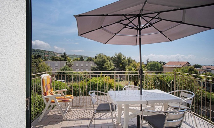 Diano Castello Apartment | Apartment 'Max' with Sea View, Wi-Fi and Air Conditioning
