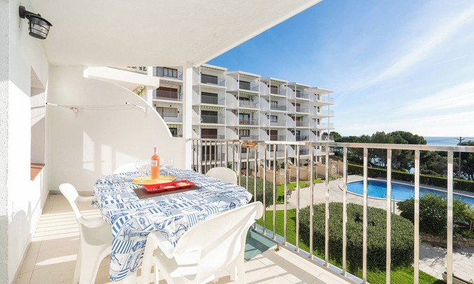 Miami Platja Apartment | Apartment 'Mimoapart 15, Frente Al Mar' with Sea View, Shared Pool and Wi-Fi