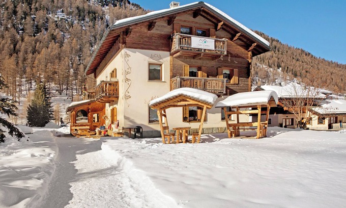 Livigno Apartment | Apartment Mirò Casa Cambra with Mountain View, Terrace and Wi-Fi
