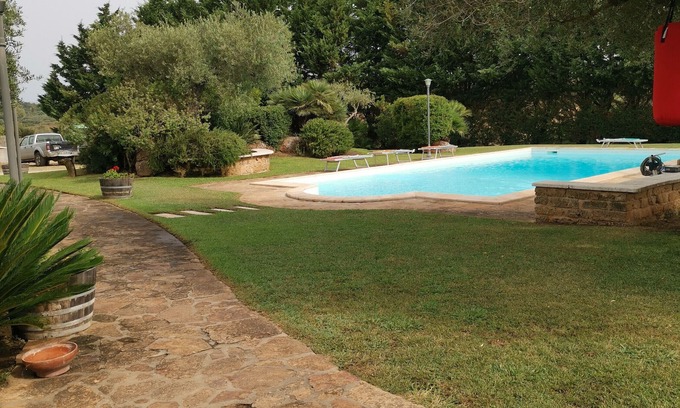 Alghero Apartment | Apartment 'Mirto' with Shared Pool, Wi-Fi and Air Conditioning
