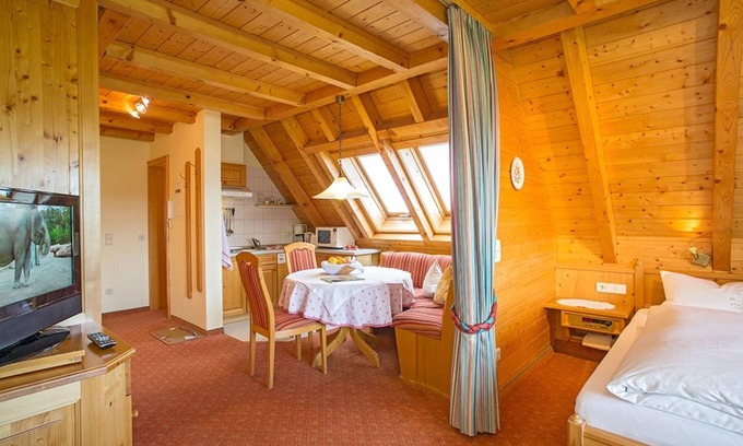 Hinterzarten Apartment | Apartment 'Morgensonne' with Mountain View, Shared Terrace and Wi-Fi