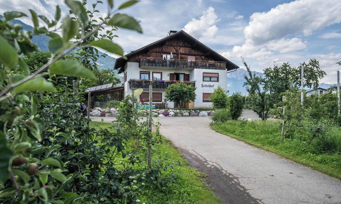 Lana Apartment | Apartment "Mutspitz Leilichhof" with Mountain View, Wi-Fi, Balcony & Garden