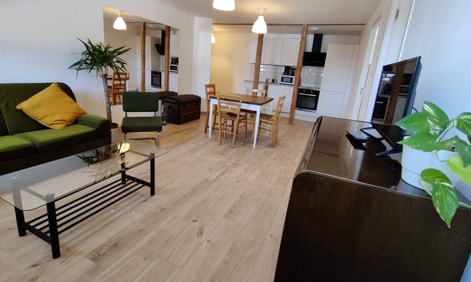 Saint Joseph/Mittelharth Apartment | Apartment near city center with free private parking