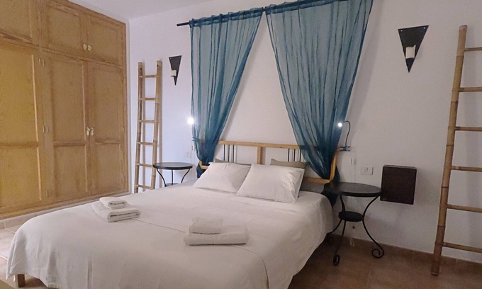 Caleta de Famara Apartment | APARTMENT NEAR THE BEACH OF FAMARA IDEAL FOR COUPLES OR FAMILIES WITH CHILDREN