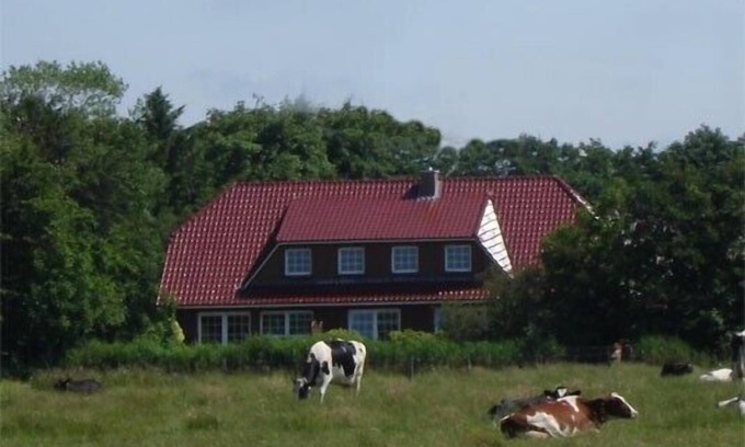 Luetetsburg Apartment | Apartment near Norddeich in rural idyll
