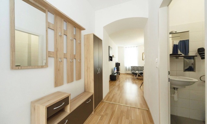 Funfhaus Apartment | Apartment No. 07 in Vienna near Schönbrunn/Westbahnhof | Keyless Check-In