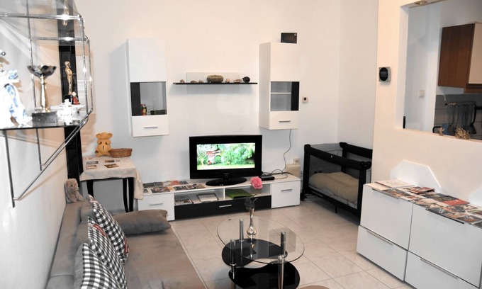 Funfhaus Apartment | Apartment No. 11 in Vienna near Schönbrunn/Westbahnhof | Keyless Check-In