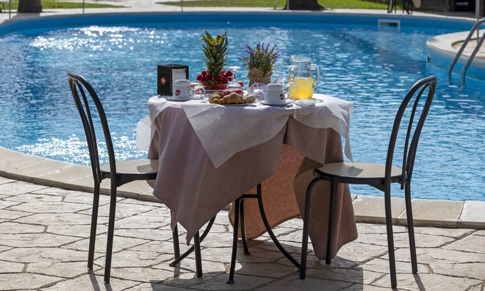 Mazara del Vallo Apartment | Apartment 'Oasi Lamia - 1' with Shared Pool, Wi-Fi and Air Conditioning