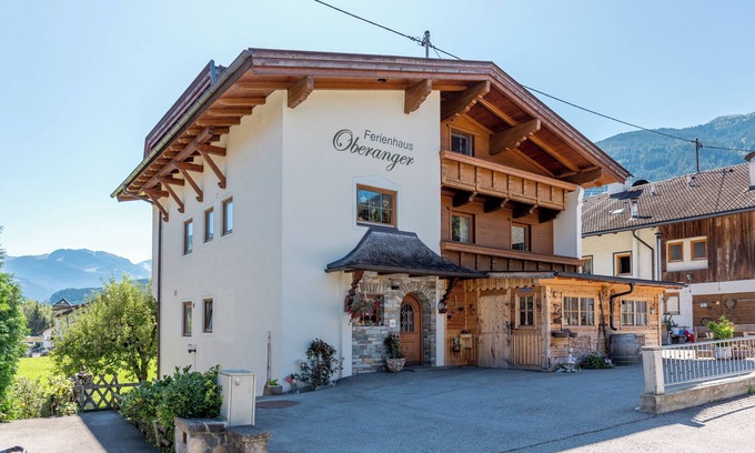 Ried im Zillertal Apartment | Apartment 'Oberanger' with Mountain View, Shared Garden and Wi-Fi