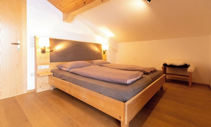 San Genesio Atesino Apartment | Apartment 'Oberfahrerhof Apt Lanzen' with Mountain View, Shared Terrace and Wi-Fi