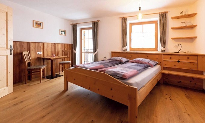 San Genesio Atesino Apartment | Apartment 'Oberfahrerhof Stoanerne Mandl' with Mountain View, Shared Terrace and Wi-Fi