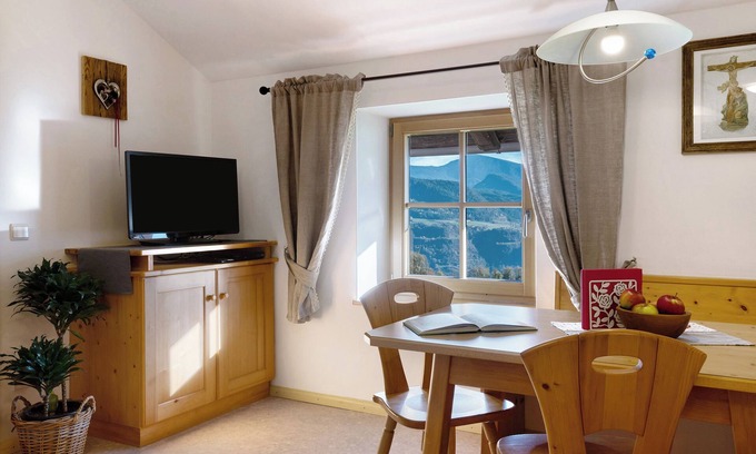 Renon Apartment | Apartment 'Oberschlichterhof Apt Schlern' with Mountain View, Shared Terrace and Wi-Fi