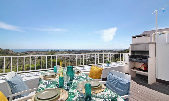 Patio Apartment | Apartment "Ocean View Hakuna Matata" with Shared Pool & Wi-Fi