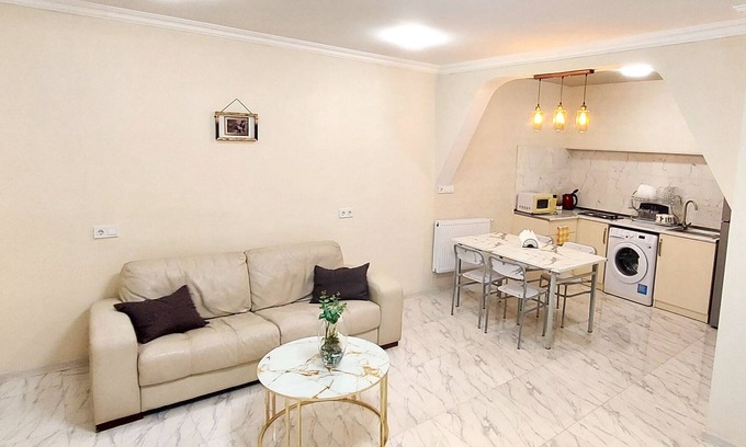 Sololaki Apartment | Apartment of Pirosmani