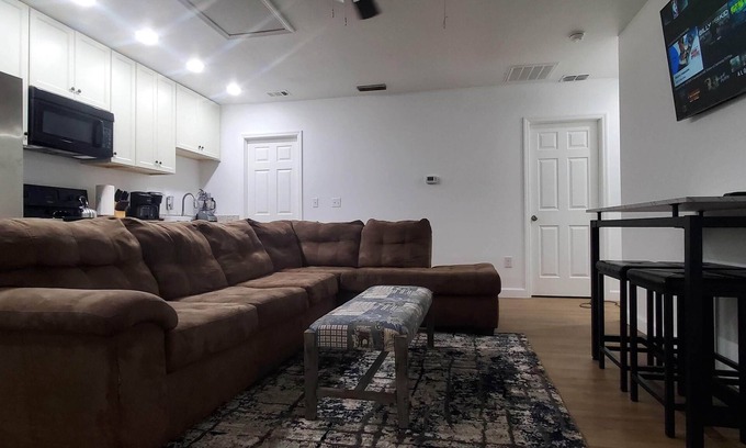 Tallahassee Apartment | Apartment: One unit of a duplex near FSU-B