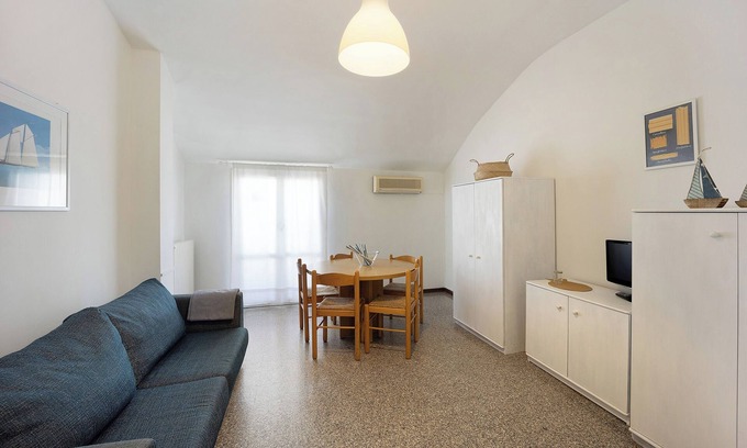 Diano Marina Apartment | Apartment Orizzonte 8 B with Shared Garten & Wi-Fi