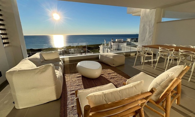 San Roque Apartment | Apartment overlooking the sea and Golf Links La Hacienda