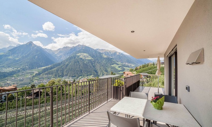 Schenna Apartment | Apartment 'Panoramawohnung Bergerweg' with Mountain View, Wi-Fi & Terrace