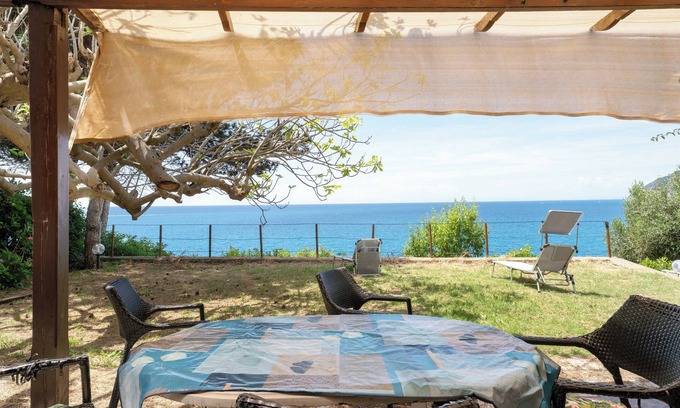 Moneglia Apartment | Apartment 'Paola' with Sea View, Private Garden and Air Conditioning