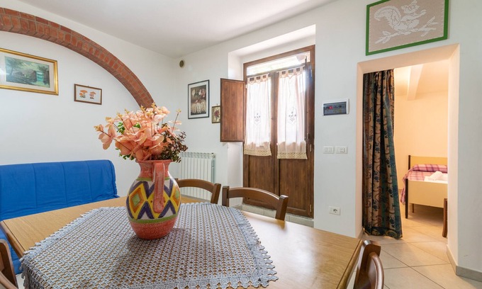Cortona House | Apartment "Papà Giuseppe La Stalla" with Shared Pool & Wi-Fi