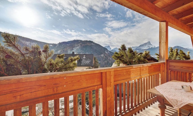 La Valle Apartment | Apartment 'Pares' with Mountain View, Shared Garden and Wi-Fi